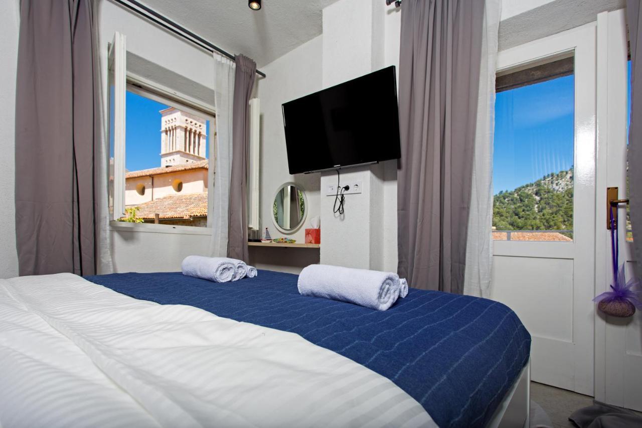 Apartment And Studios Happy Place Hvar Town Eksteriør bilde