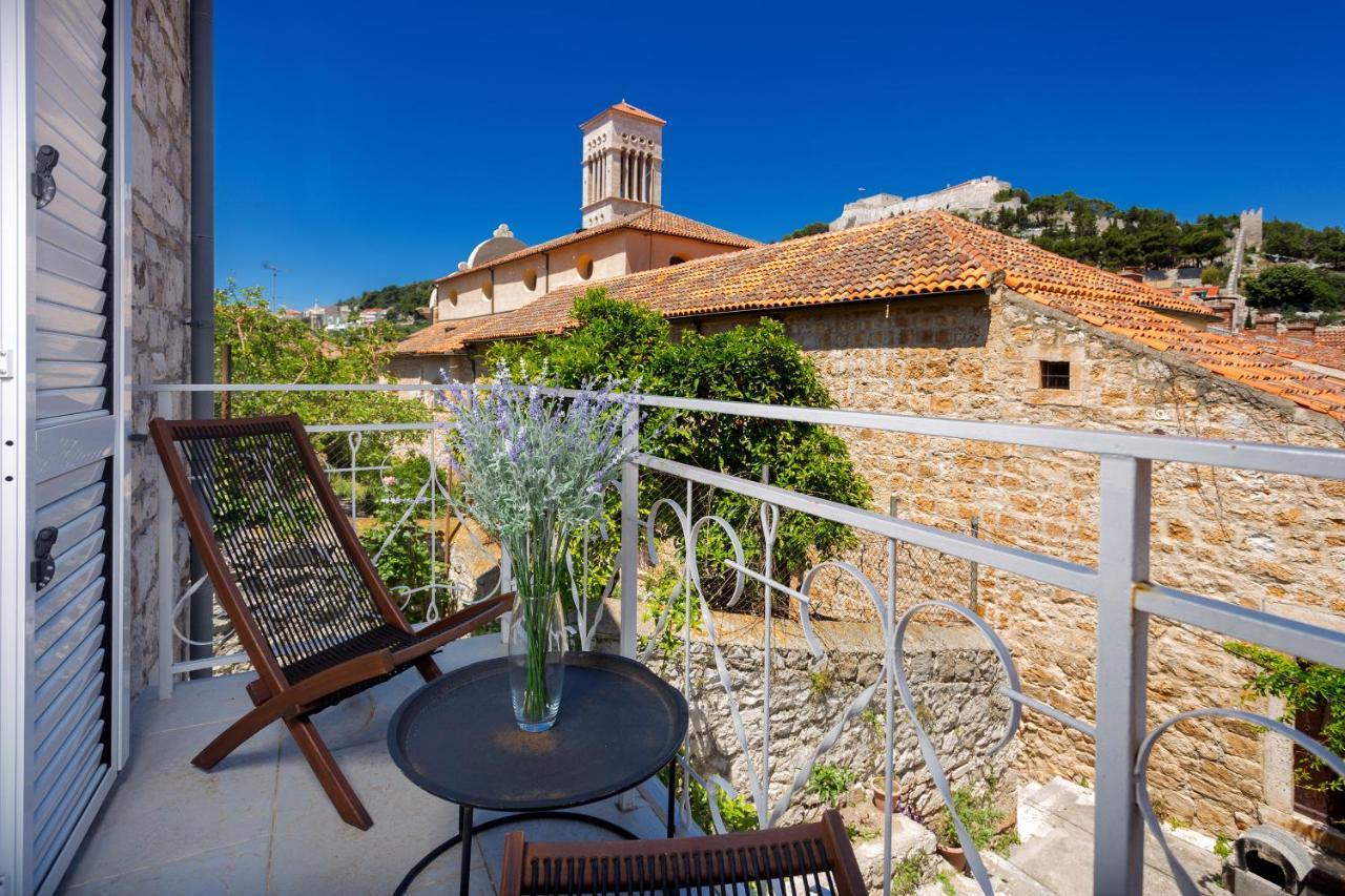 Apartment And Studios Happy Place Hvar Town Eksteriør bilde