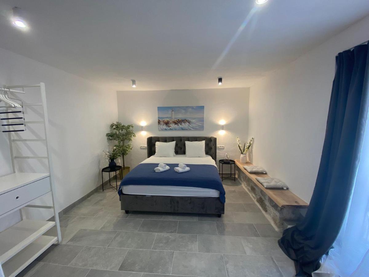 Apartment And Studios Happy Place Hvar Town Eksteriør bilde